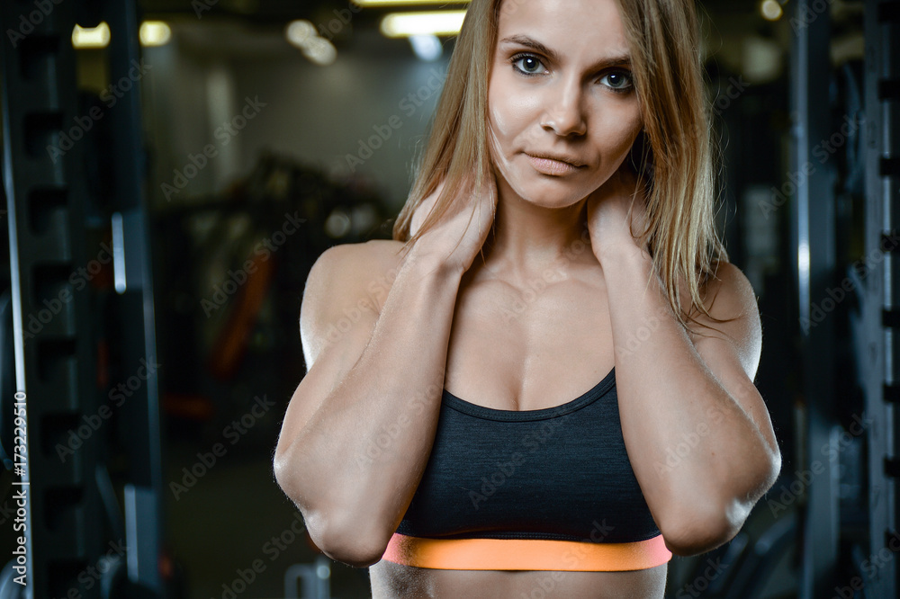 portrait pretty athletic young woman training gym