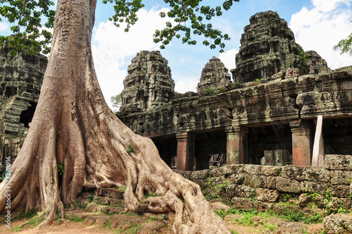 Banteay Kdei with tree roots