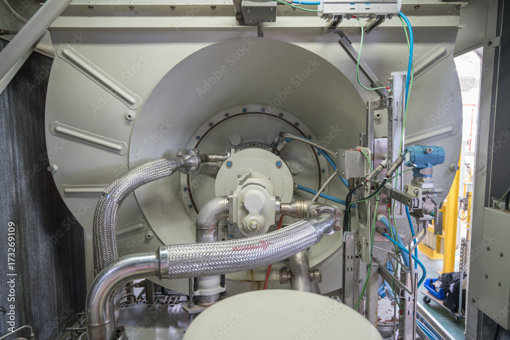 Lube oil pump of gas turbine engine of multi stage gases compressor