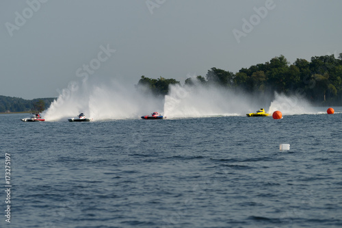 фотографія hydroplane rooster tail