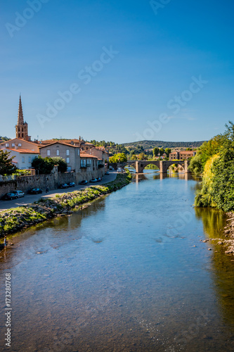 Village et pont sur l'Aude photo