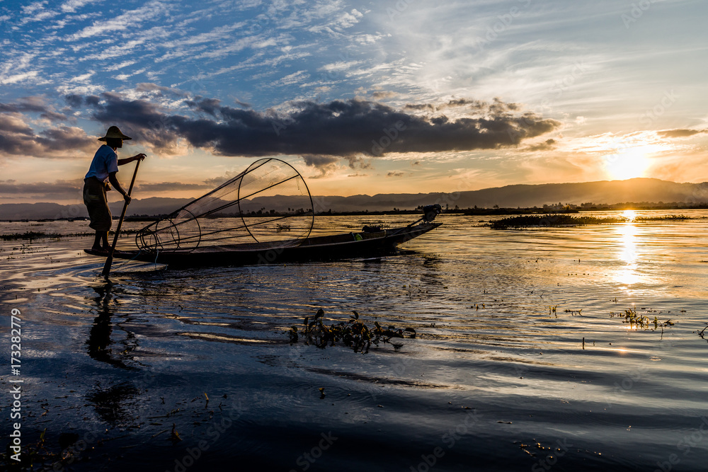 Einbein-Fischer am Inle-See, Myanmar