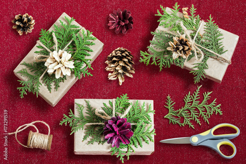 Fototapeta Naklejka Na Ścianę i Meble -  Homemade gift box decoration for Christmas