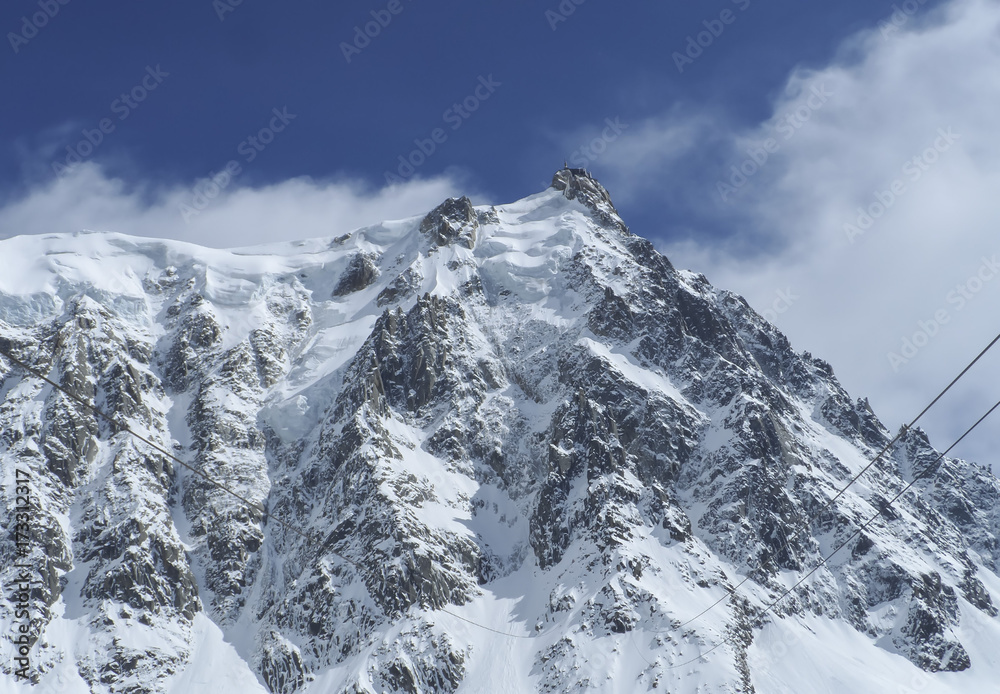 Obraz premium Cable car view from Chamonix to Aiguille du Midi, Mont Blanc, French Alps