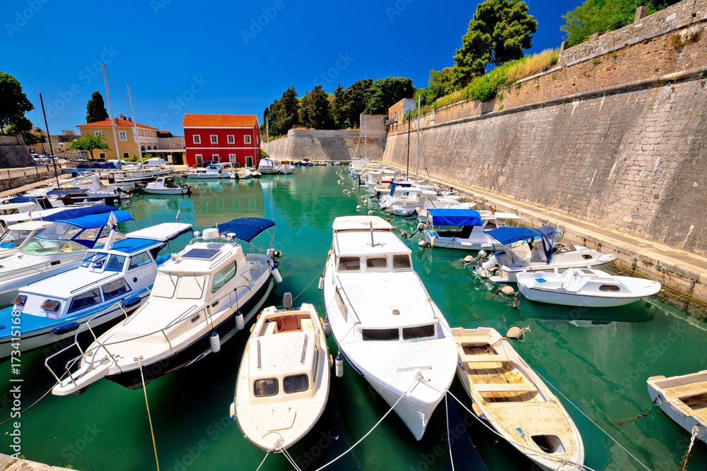 Obraz premium Zadar defense walls and Fosa harbor view