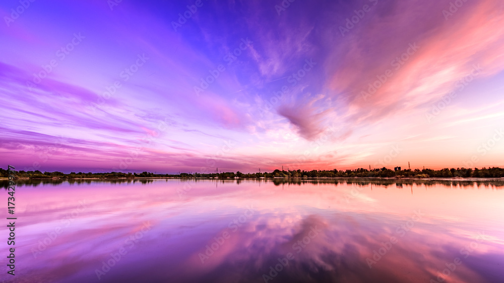 Purple sunset over the lake - obrazy, fototapety, plakaty 