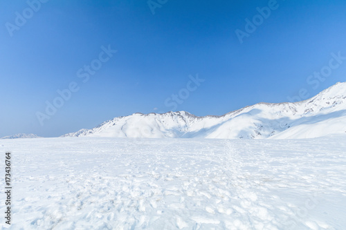  The snow mountains  of Tateyama Kurobe alpine  with blue sky  background is  one of the most important and popular natural place in Toyama Prefecture, Japan. © Umarin