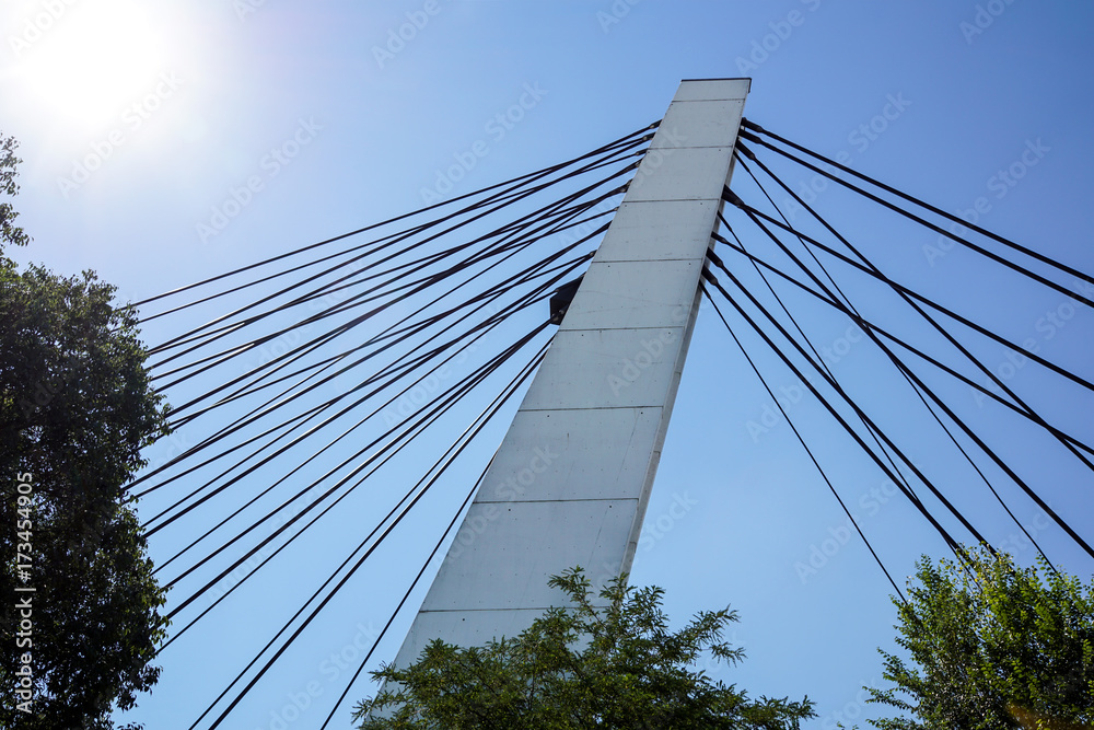 Obraz premium Architectural detail of the Bridge against blue skies