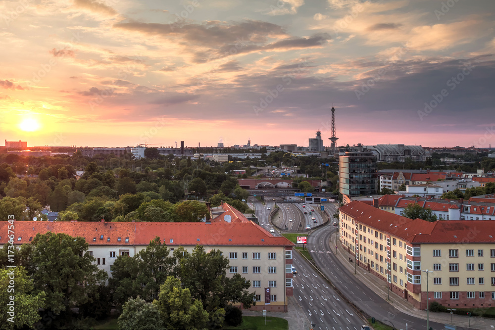 Fototapeta premium Zachód słońca nad miastem Berlin