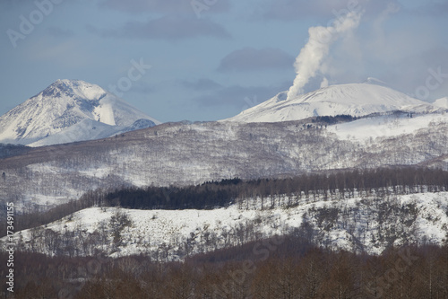 Vulkan in Japanischer Winterlandschaft