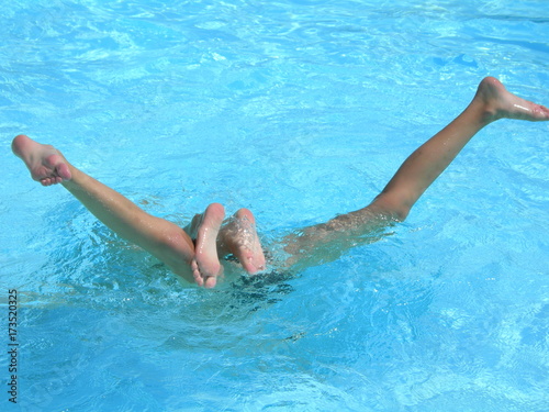 Jeu dans la piscine