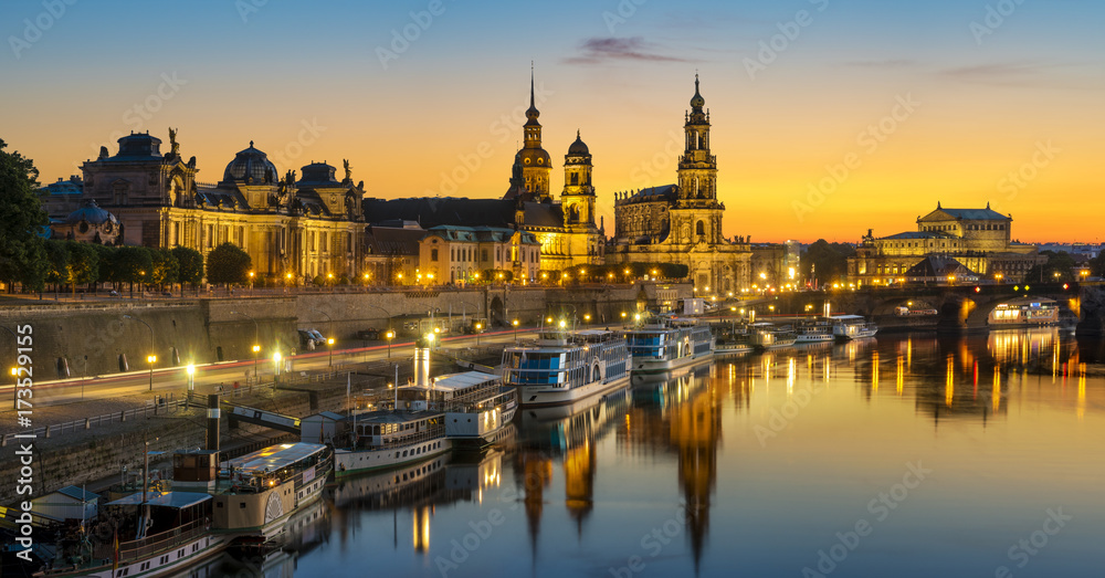 Fototapeta premium Panoramic image of Dresden, Germany