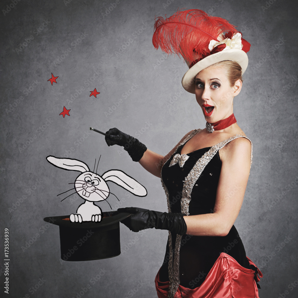 femme cirque vintage magicienne avec lapin blanc et chapeau haut-de-forme  Stock Photo | Adobe Stock