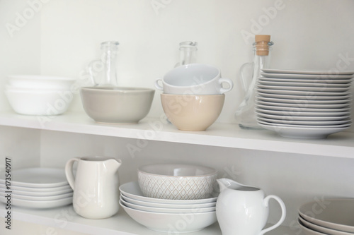 Εκτύπωση καμβά Kitchen cupboard with different clean dinnerware