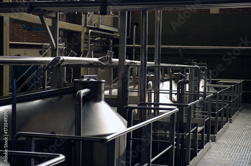 Cuves servant à la vinification photo