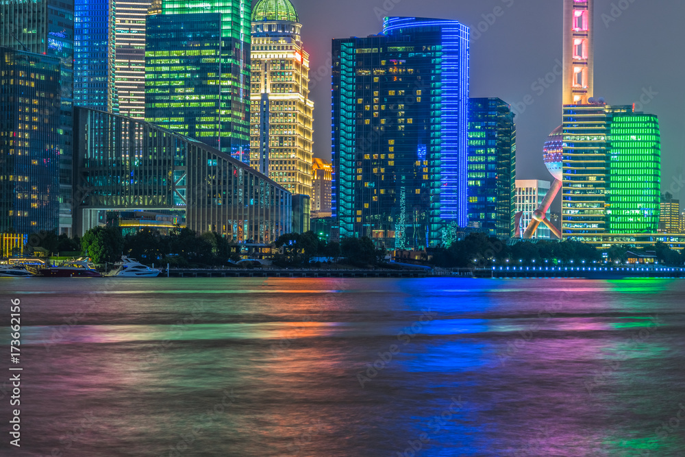 Fototapeta premium Shanghai skyline, Shanghai downtown district at night in China.