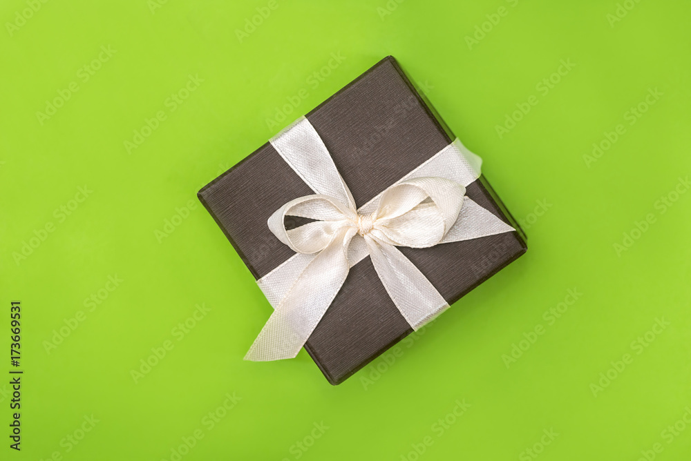 single gift wedding box isolated on green background single gift wedding box isolated on green background