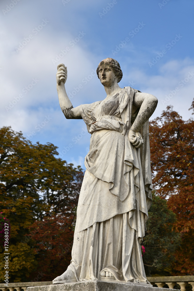 Statue de Junon au jardin du Luxembourg à Paris, France Statue de Junon au jardin du Luxembourg à Paris, France