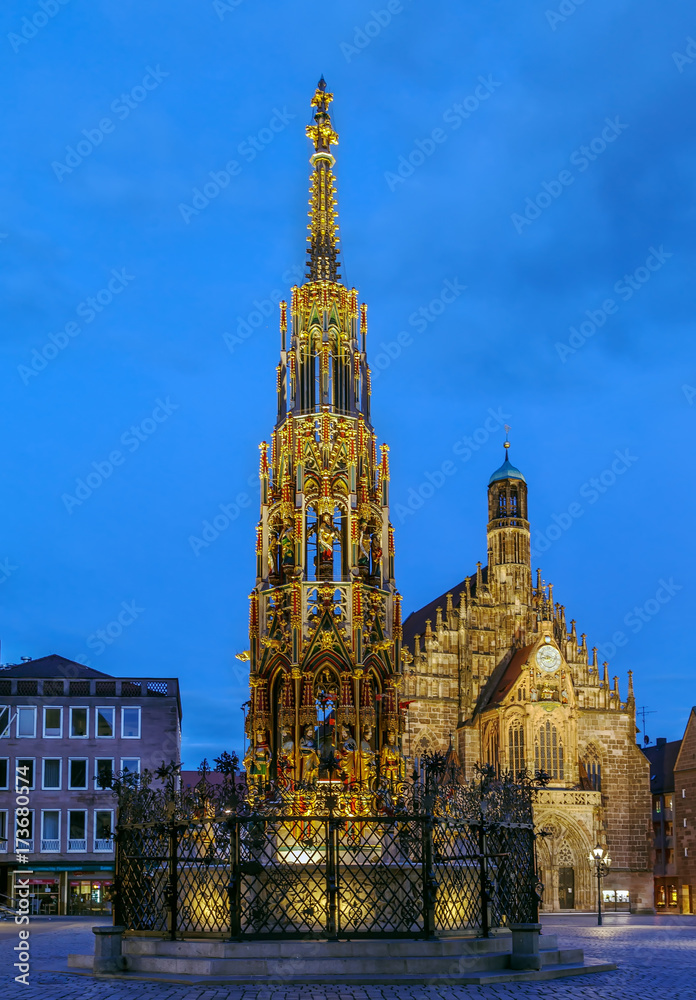 Fototapeta premium Schoner Brunnen fountain, Nuremberg, Germany