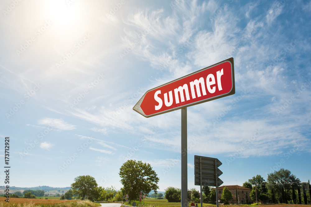 Obraz premium Road sign with the inscription Summer