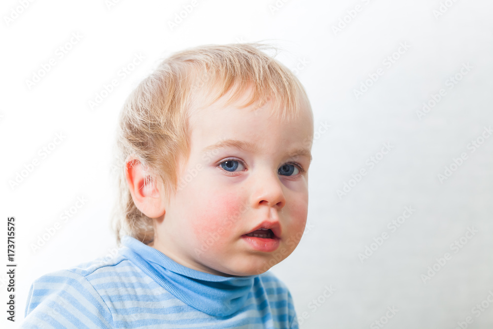 portret funny baby boy portret funny baby boy