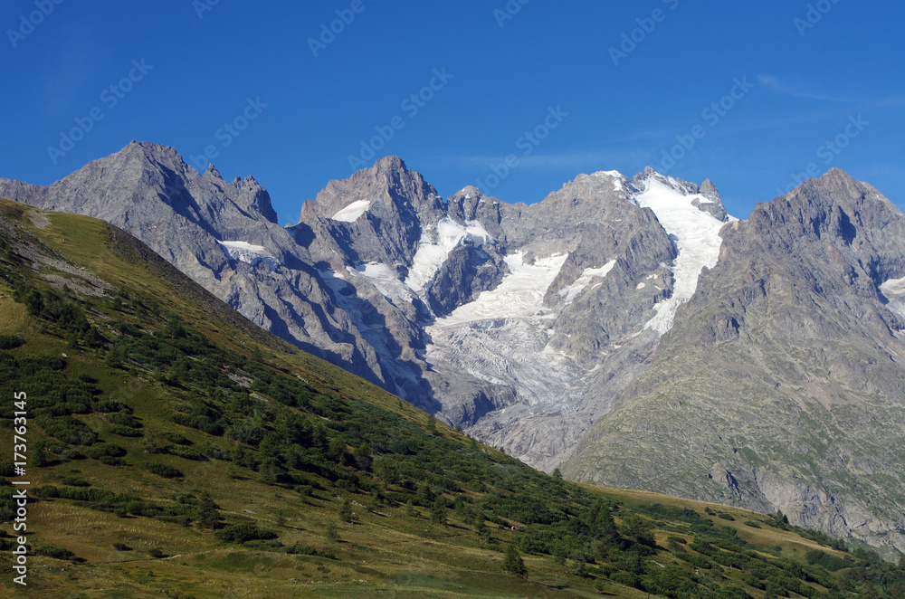 Paysage de montagne avec glacier 
