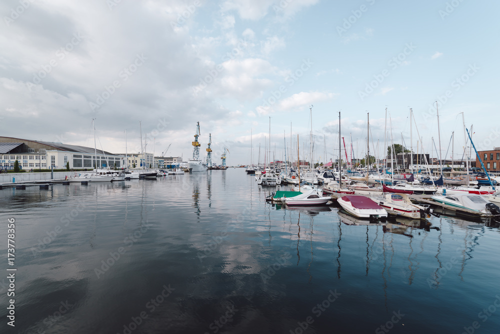 Fototapeta premium boats moored at harbor against sky