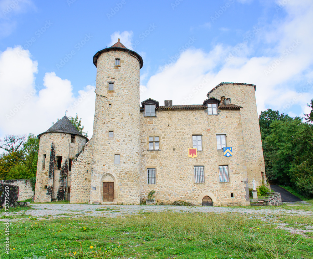 laroquebrou cantal medieval castle