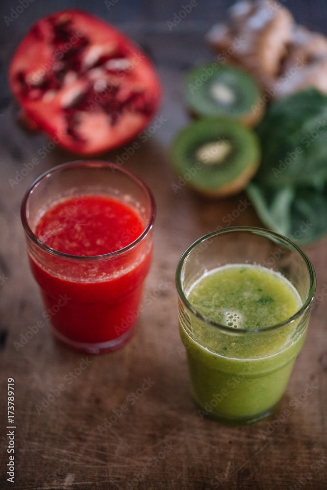 Pomegranate and kiwi smoothie Pomegranate and kiwi smoothie