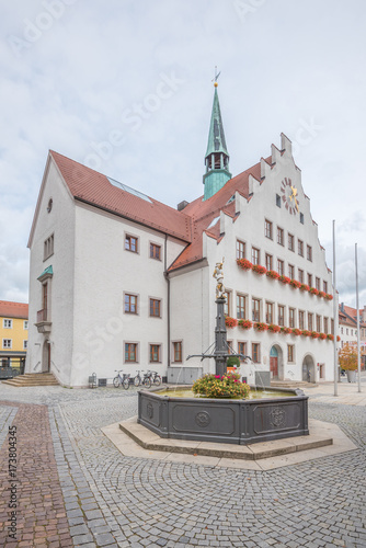 Rathaus Neumarkt i.d. Oberpfalz mit St. Georgs Brunnen