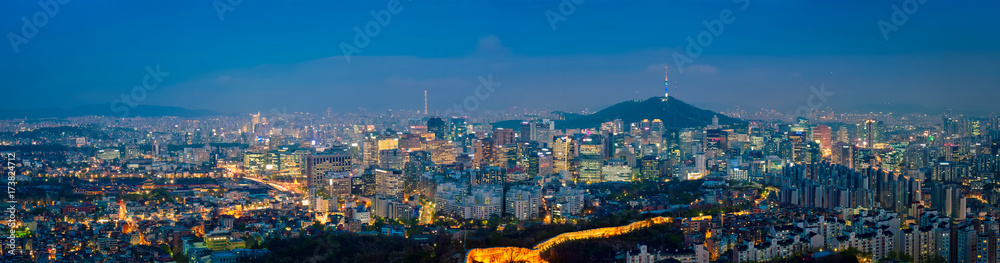 Fototapeta premium Nocna panorama Seulu, Korea Południowa.
