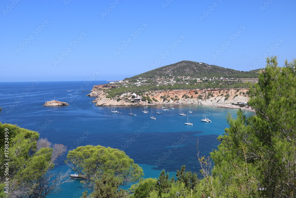 Bella vista delle spiagge di Ibiza. Spagna