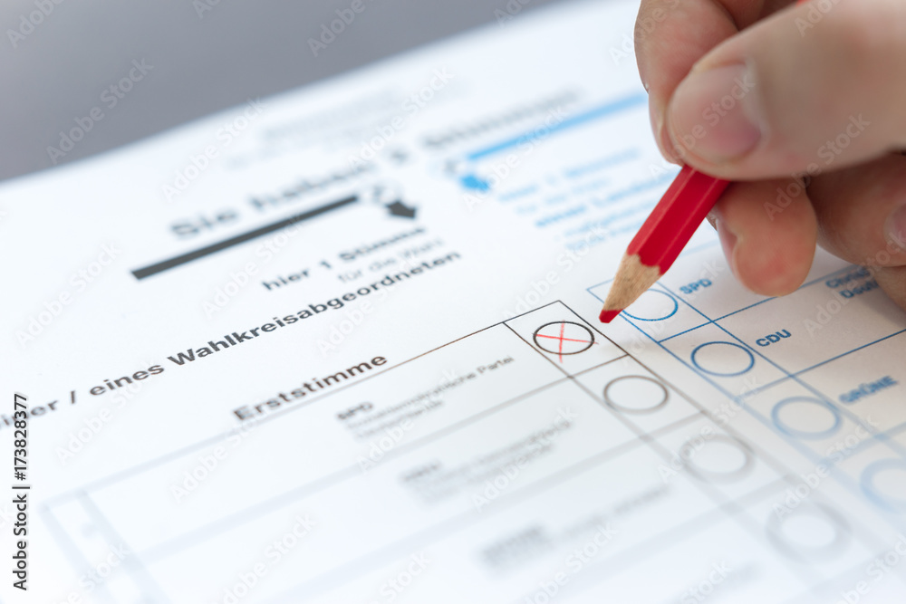 Voting on a Ballot in Germany, Wahlzettel zur Landtagswahl Bundestagswahl 2018 2017 ausfüllen, Wählen, Kreuz Voting on a Ballot in Germany, Wahlzettel zur Landtagswahl Bundestagswahl 2018 2017 ausfüllen, Wählen, Kreuz