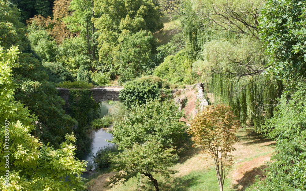 Fototapeta premium Pont en pierre à Moustiers sainte marie
