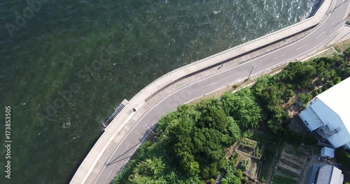 Wallpaper Mural ドローンで日本の島の道沿いを空撮③ Torontodigital.ca