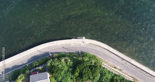 Wallpaper Mural ドローンで日本の島の道沿いを空撮① Torontodigital.ca