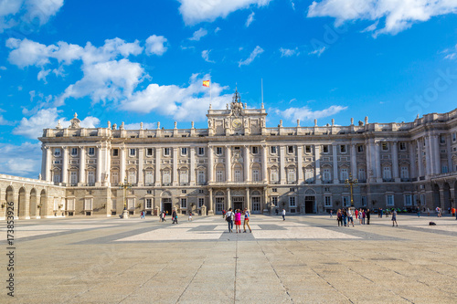 Royal Palace in Madrid, Spain © Sergii Figurnyi