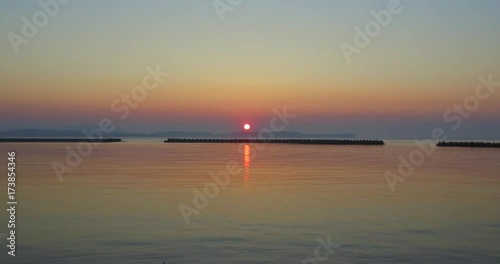 Wallpaper Mural 日本の夜明けを島から撮影⑥ Torontodigital.ca