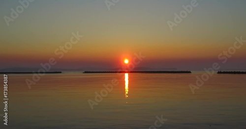 Wallpaper Mural 日本の夜明けを島から撮影⑤ Torontodigital.ca