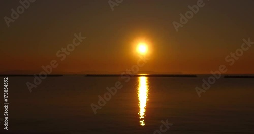 Wallpaper Mural 日本の夜明けを島から撮影② Torontodigital.ca