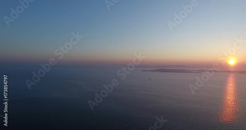 Wallpaper Mural 日本の夜明けを島からドローンで空撮⑨ Torontodigital.ca