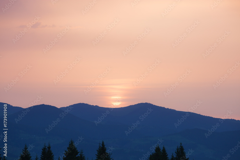 Naklejka premium Smoky Mountains ridge at sunrise