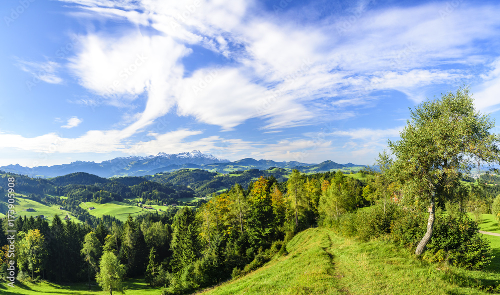 herbstliche Naturlandschaft in der Schweiz