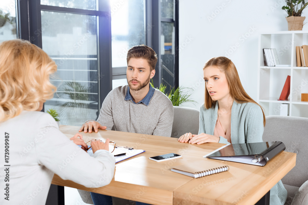 Fototapeta premium young couple and psychologist