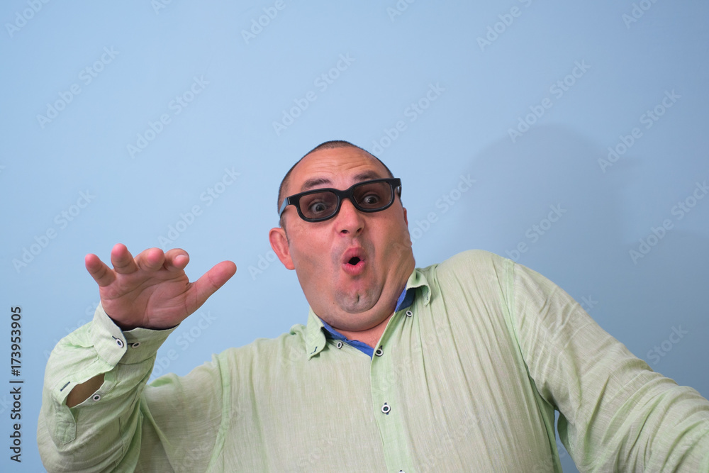 Naklejka premium Man in 3d glasses