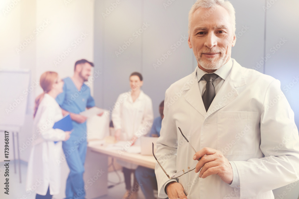 Obraz premium Positive delighted bearded man posing on camera