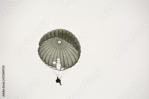 Canvas Print Parachute soldiers in the sky.
