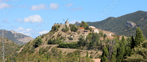 Cucugnan, village languedoc-Roussilon, France photo