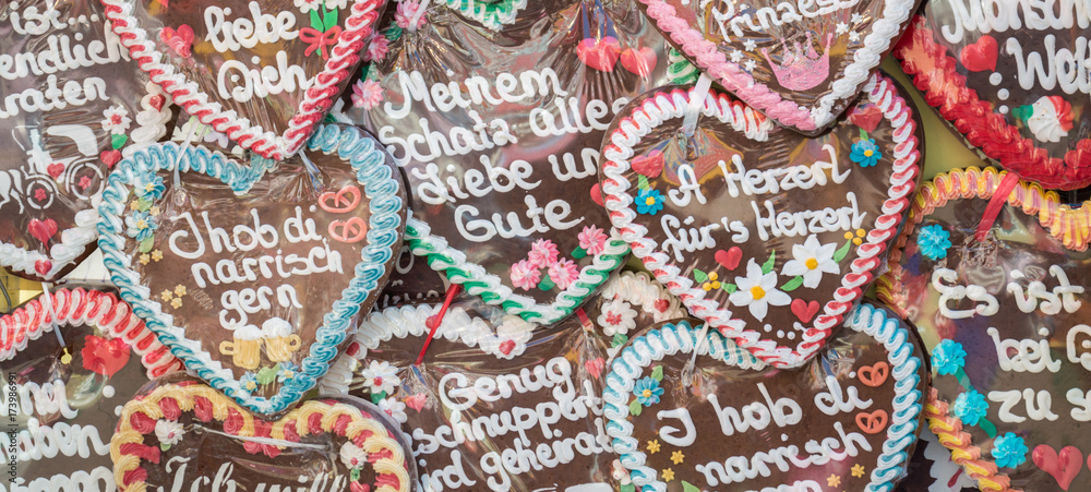 Lebkuchen Herzen auf einem Volksfest, Deutschland