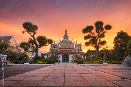 Giants front of the church at Wat Arun. Famous temple in Bangkok, Thailand. © structuresxx